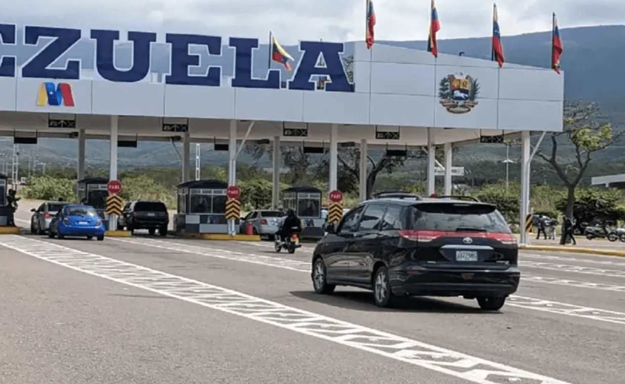 Cerca De Mil Venezolanos Cruzaron La Frontera A Colombia