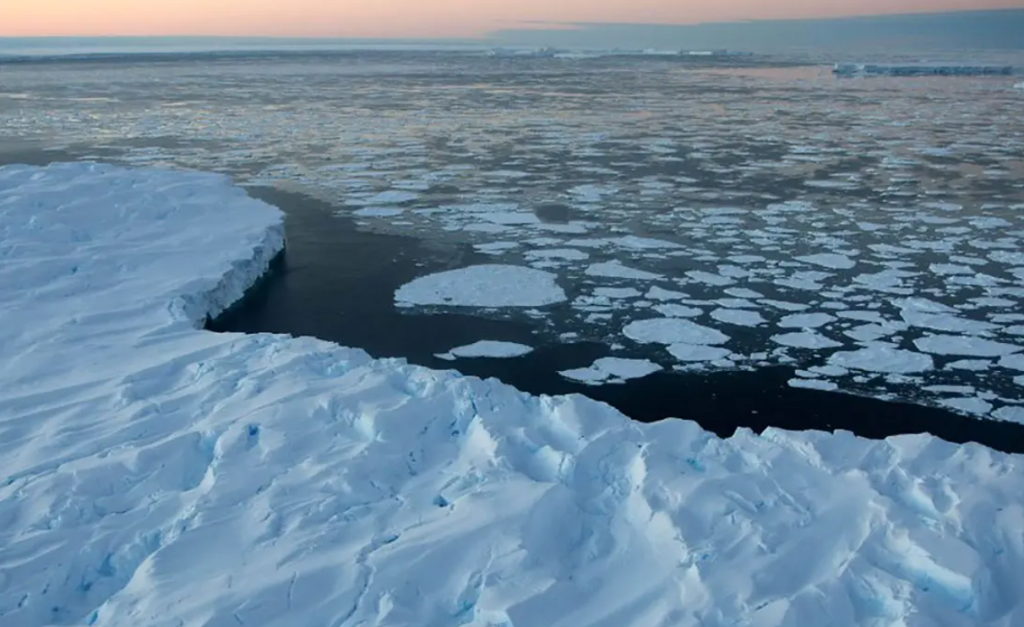 Hielo derritiéndose en la Antártida